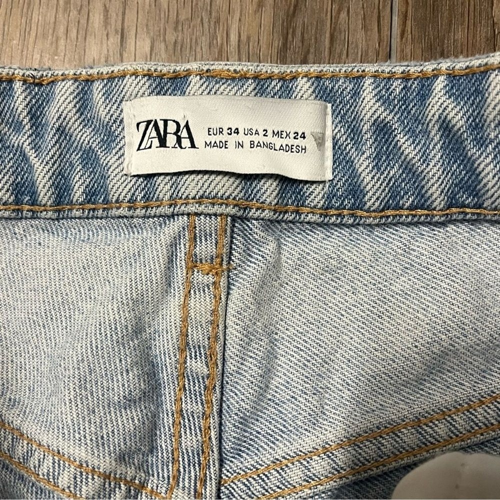 Zara Ripped Mom Fit Jeans Light Wash Blue US Size 2 Distressed High Waist - Picture 6 of 9
